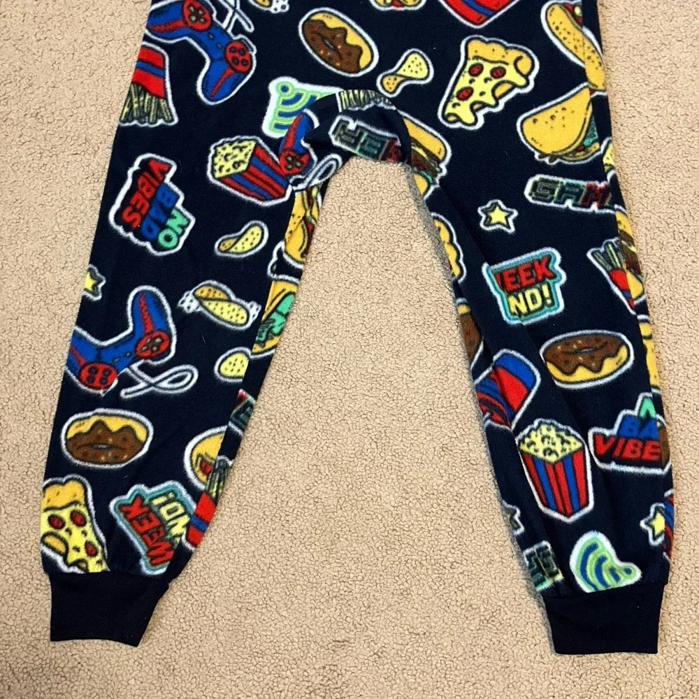 Children's Place Boys One-Piece Hooded Pajamas Sz 5/6 - Food & Gaming
